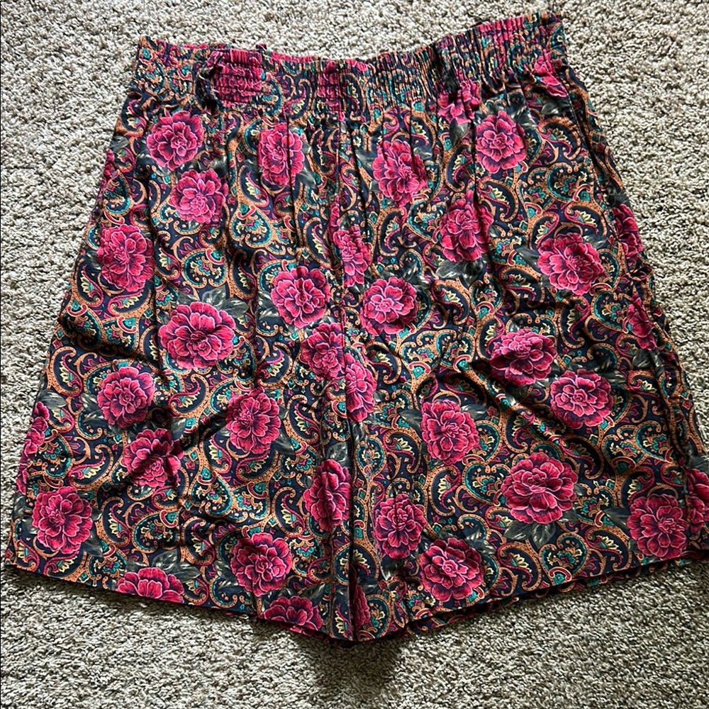 Vintage Van Heusen Pink and Green Bermudas Lightweight Floral Design